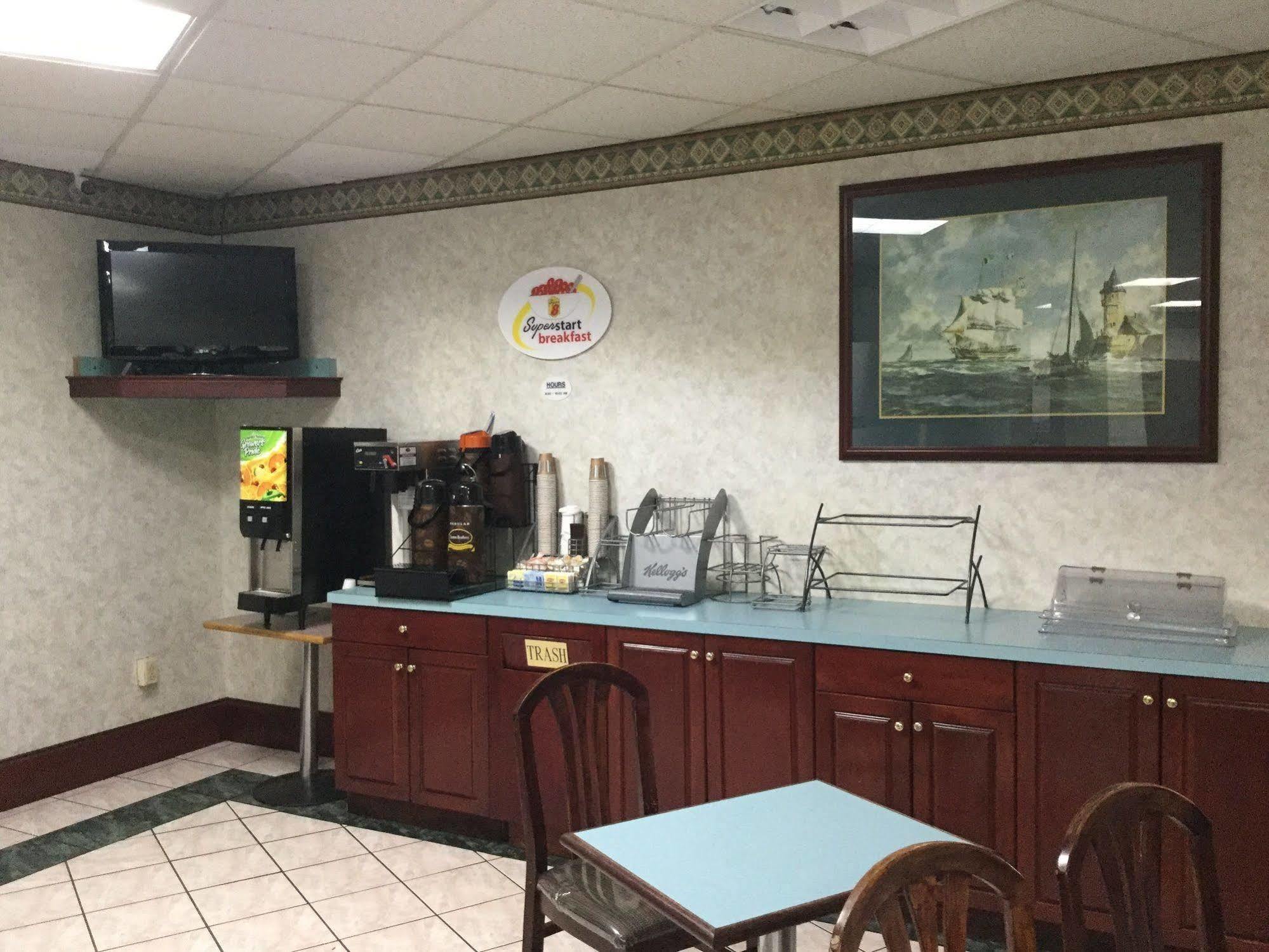 速8西格林威治酒店 West Greenwich 外观 照片