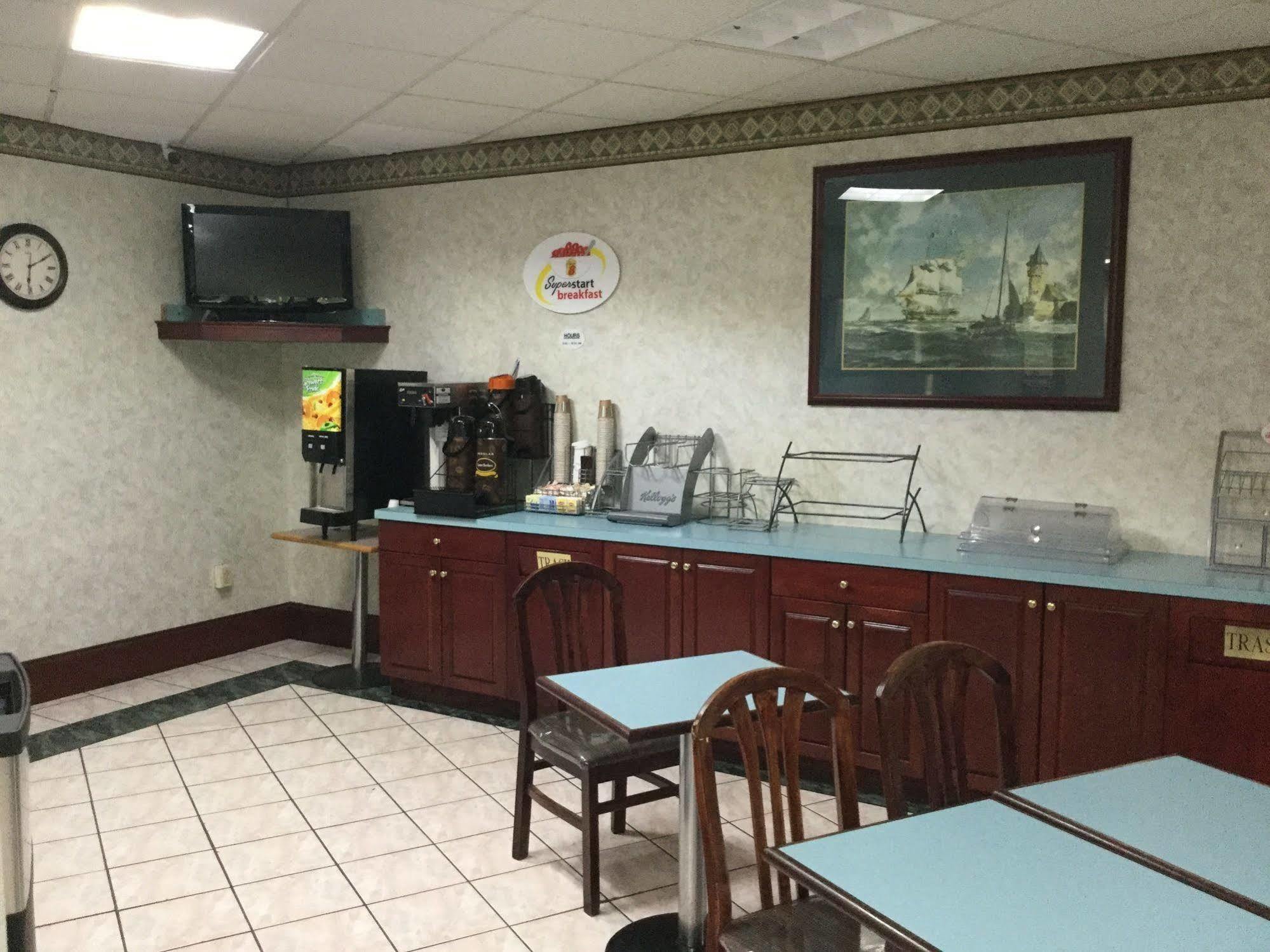 速8西格林威治酒店 West Greenwich 外观 照片